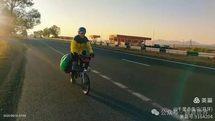 A Return Customer After Eating Fish; Cycling from 11°C to 38°C to Yerevan (Days 19-20 of Cycling in the Caucasus + Turkey)