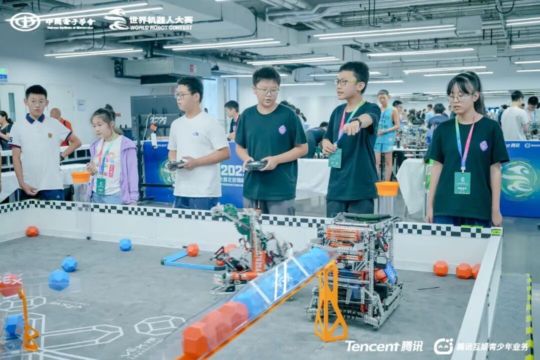 They Return Triumphantly from the World Robot Competition!