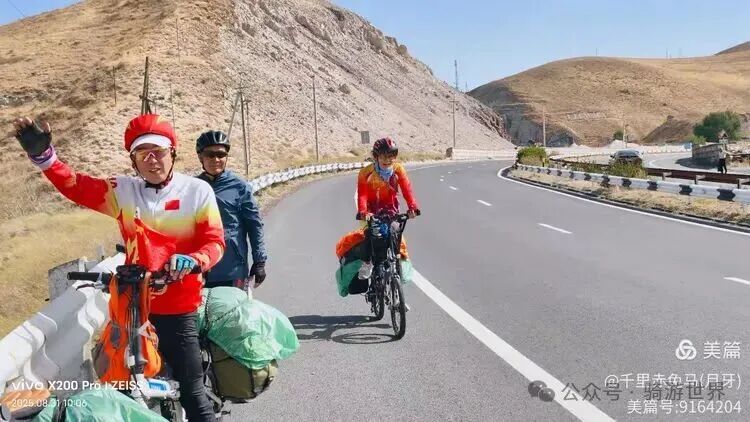 A Return Customer After Eating Fish; Cycling from 11°C to 38°C to Yerevan (Days 19-20 of Cycling in the Caucasus + Turkey)
