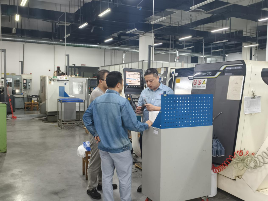 National Craftsmen Enter the China Electronics Technology Chip Institute for Chip Manufacturing Insights