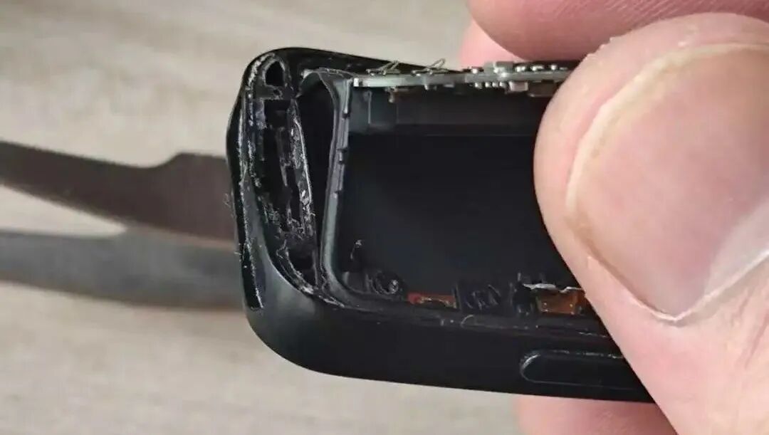 Disassembling the Huawei Band: Exploring the Main Control Chip