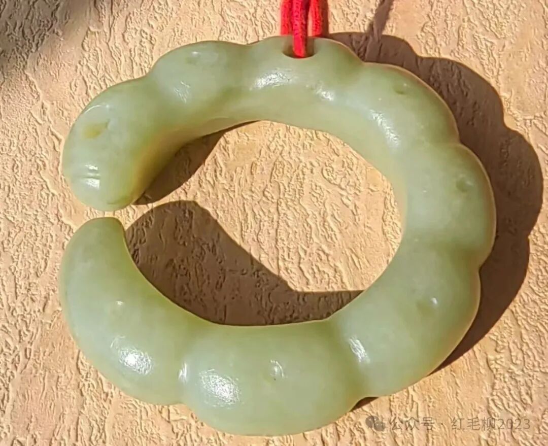 Appreciation: C-Shaped Silkworm