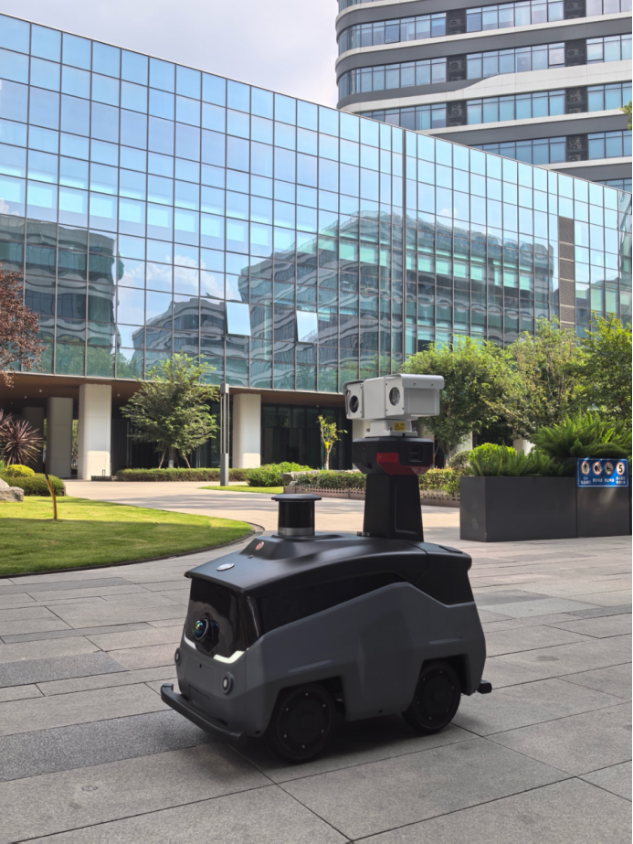 This Batch of Robots Starts Work in Chengdu High-tech Zone!