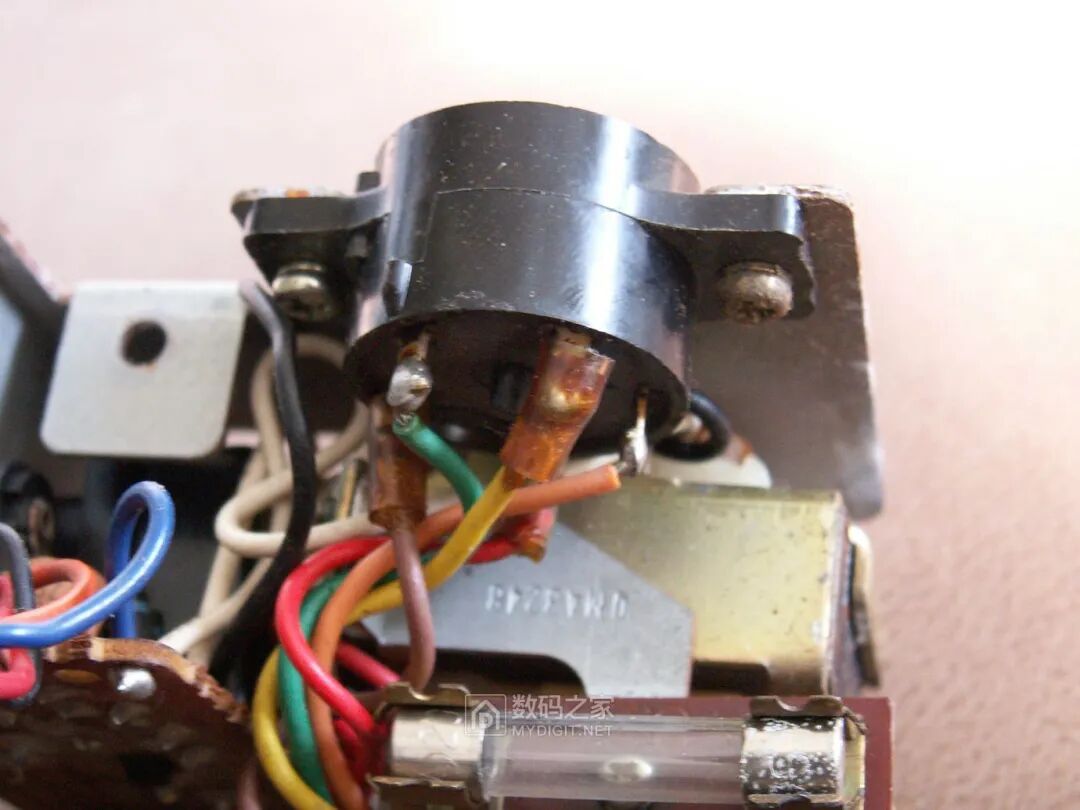 Disassembling a 50-Year-Old Panasonic Tape Recorder: Circuit Board Details Worth Seeing