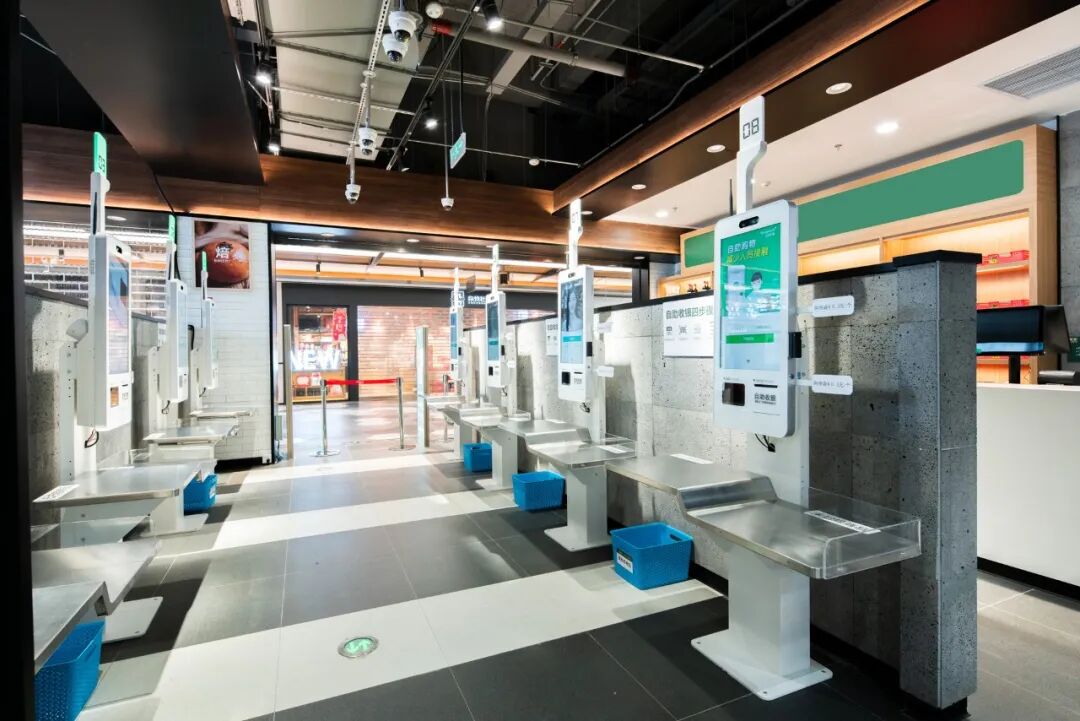 The Application of AI Agents in Chain Stores: Trusting Humans or Algorithms?