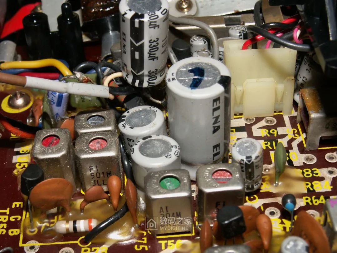 Disassembling a 50-Year-Old Panasonic Tape Recorder: Circuit Board Details Worth Seeing