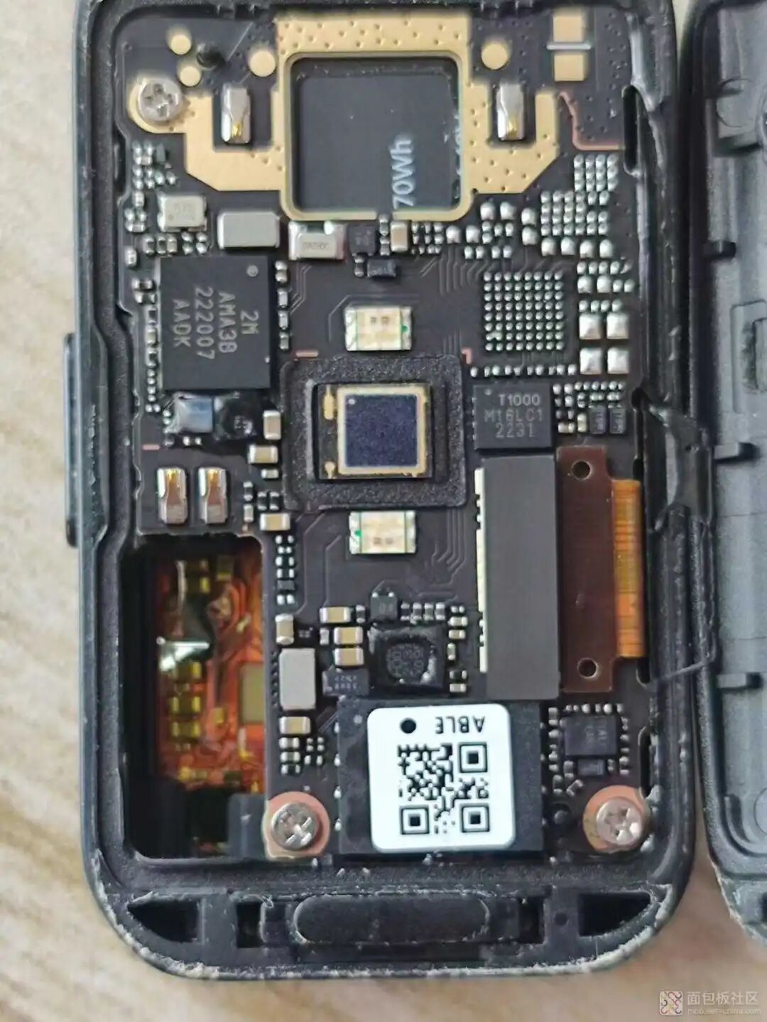 Disassembling the Huawei Band: Exploring the Main Control Chip