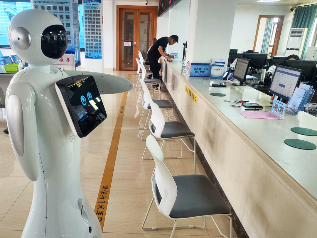 When Government Services Meet AI: The AI Robot Debuts at the Government Service Center! Raoping Enters the 'Smart Era' of Digital Governance