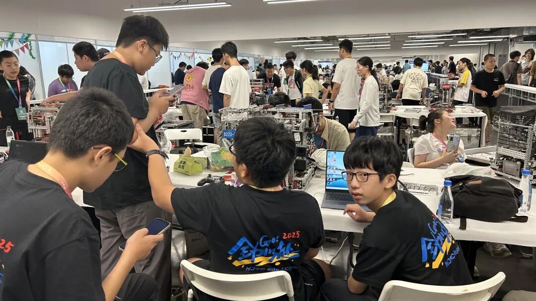 They Return Triumphantly from the World Robot Competition!