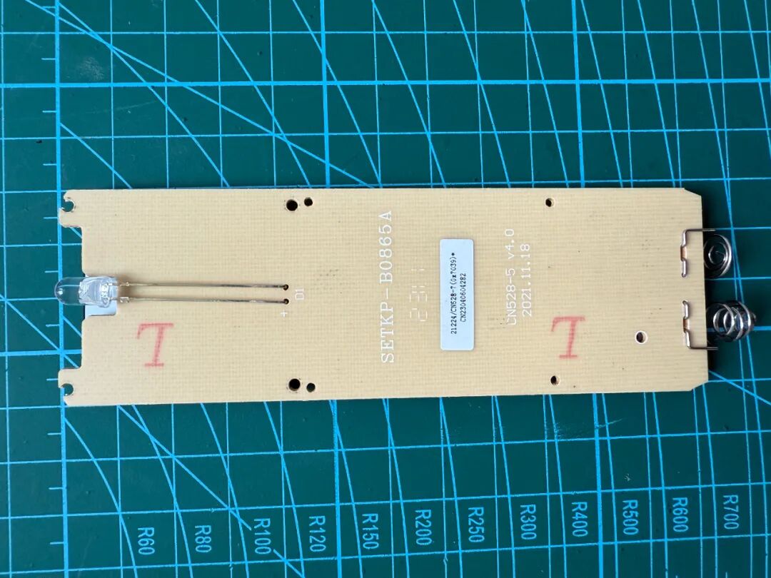 Disassembly of Xiaomi Air Conditioner Remote Control: How One MCU Handles All Functions?