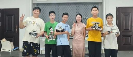 Innovative Start in Science and Technology: Our School's AI Robotics Club Wins Five Gold Medals and Advances to the National Competition