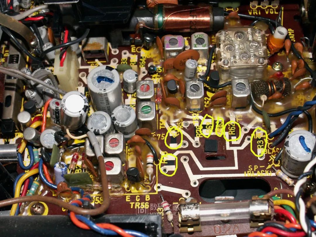 Disassembling a 50-Year-Old Panasonic Tape Recorder: Circuit Board Details Worth Seeing