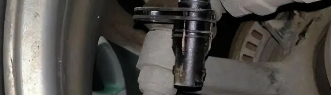 Dirty ABS Sensor: Warning Light Activation and ABS Failure