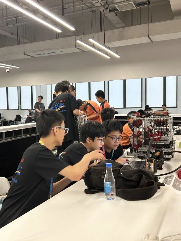 They Return Triumphantly from the World Robot Competition!
