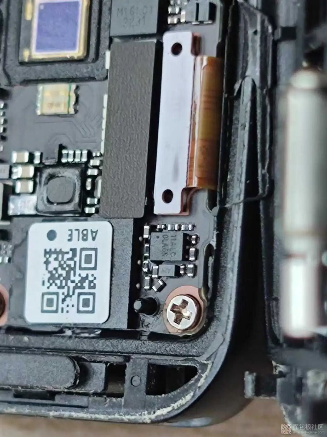 Disassembling the Huawei Band: Exploring the Main Control Chip