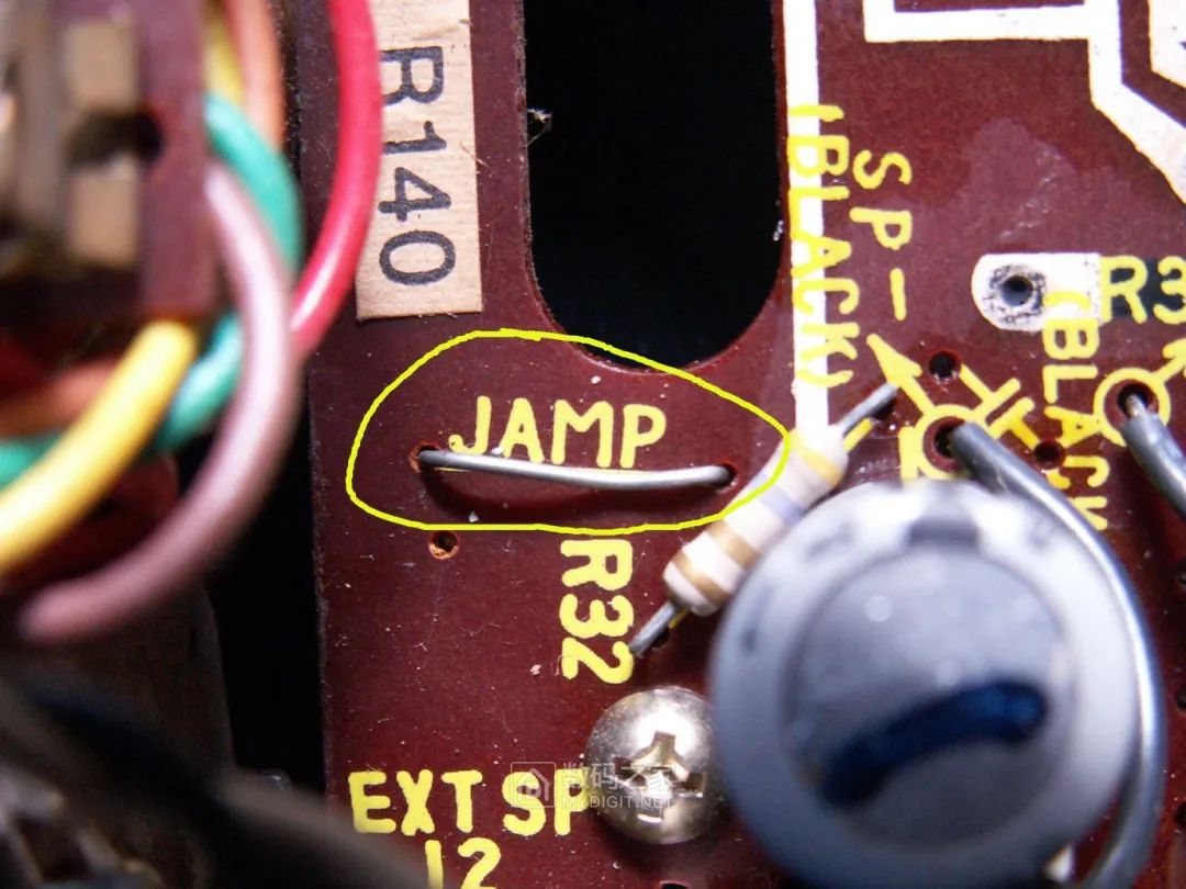 Disassembling a 50-Year-Old Panasonic Tape Recorder: Circuit Board Details Worth Seeing