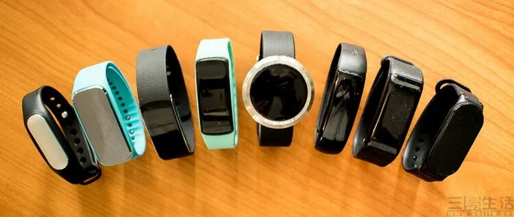 The Surge of Smart Bands: Will They Force Smartwatches into a Competitive Spiral?