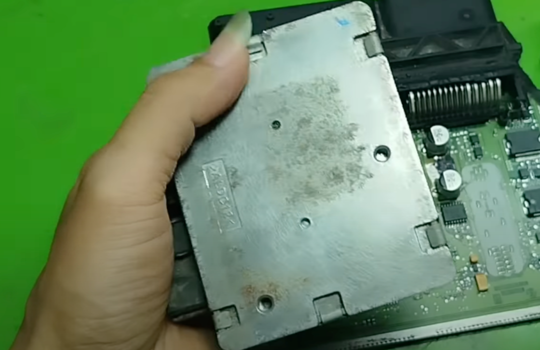Dissecting the ECU of Kia and Hyundai: Understanding the Function of Each Chip
