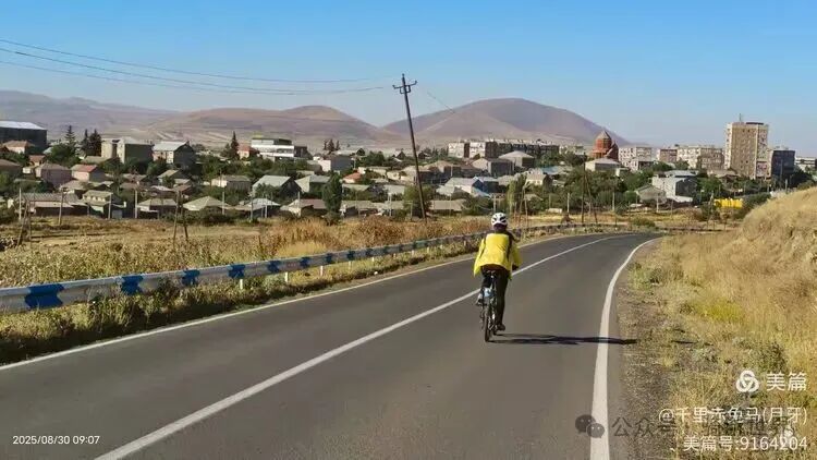 A Return Customer After Eating Fish; Cycling from 11°C to 38°C to Yerevan (Days 19-20 of Cycling in the Caucasus + Turkey)