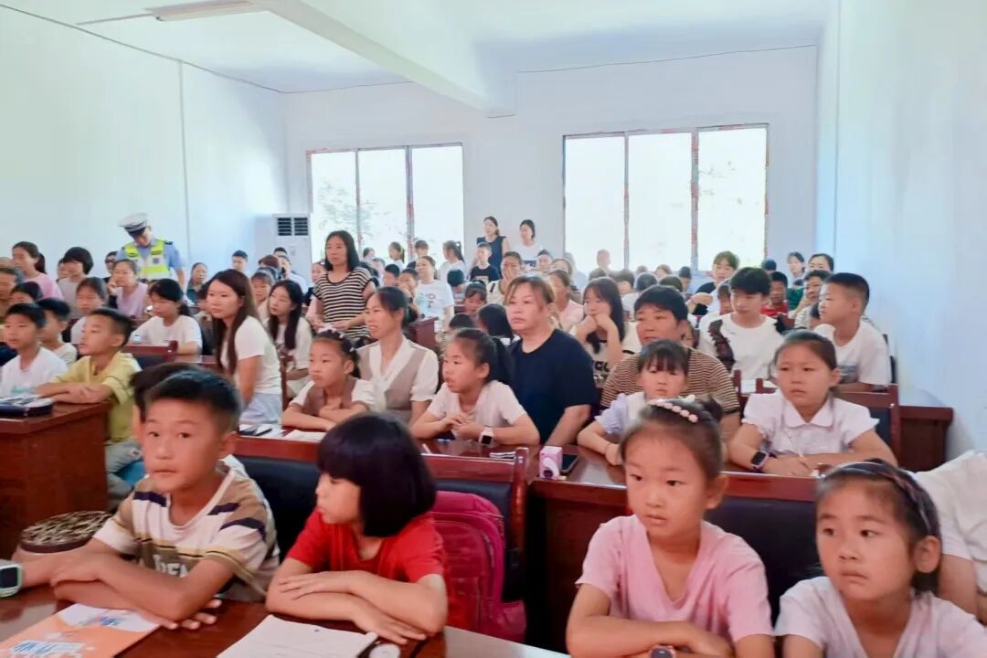 Interesting Summer Classes in Mashan, Meitan: Water Safety, AI Robots, and Crafts!