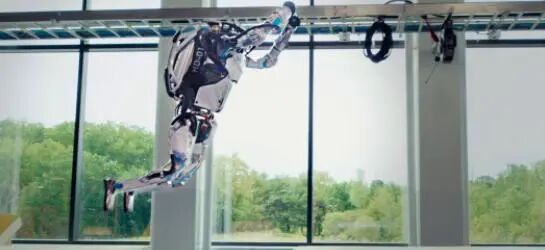 Will Humanoid Robots Evolve to the Battlefield?
