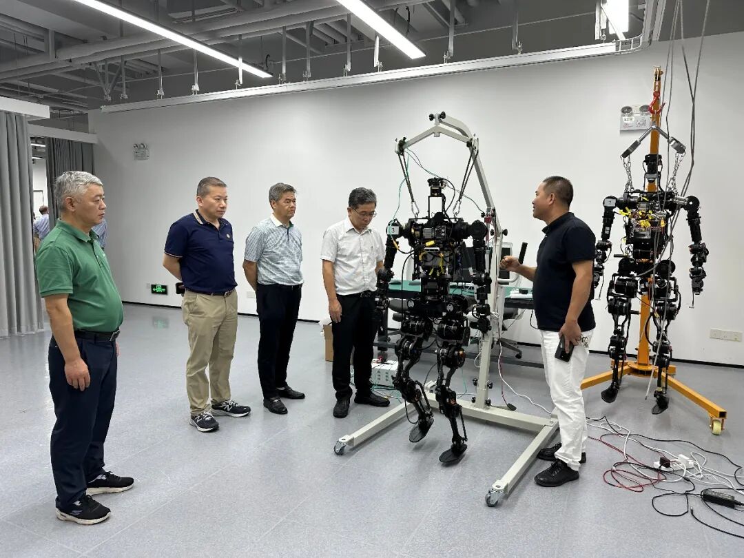 Visit to Cyborg Robotics Company by Wuhan University Shenzhen Alumni Association Low Altitude Economy Committee