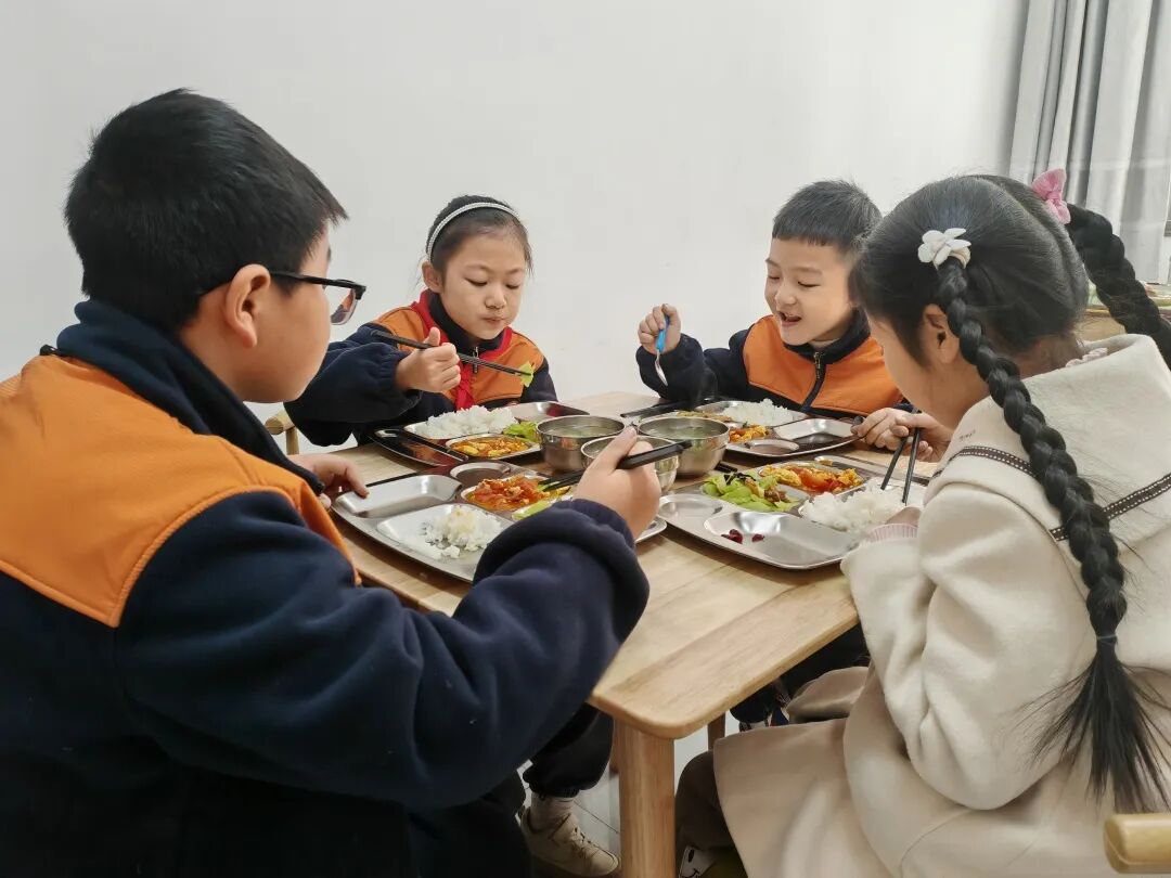 Dongguan Community in Chengguan Town: Embedded Services for All-Age Residents to Enjoy Convenience at Their Doorstep