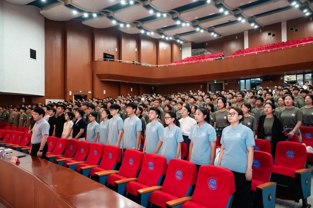 Opening Ceremony for the 2025 Freshmen at the Internet of Things Engineering College