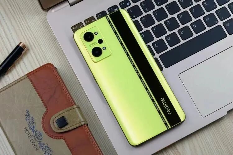 Snapdragon 870 with Dedicated Graphics Chip: 830,000 Benchmark Score, Up to 12+512 Storage, 6.62-Inch 120Hz Display, 66W Fast Charging, All for Just Over 400