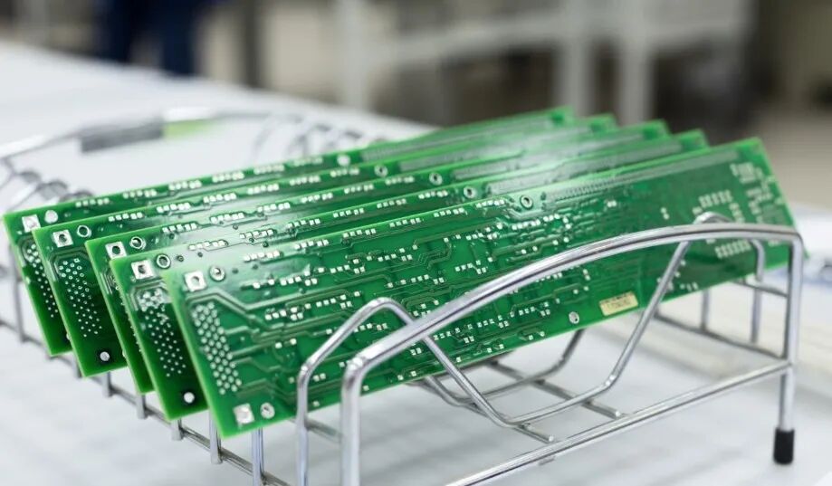 What Do Different PCB Colors Represent? Why Are Most PCBs Green Today?