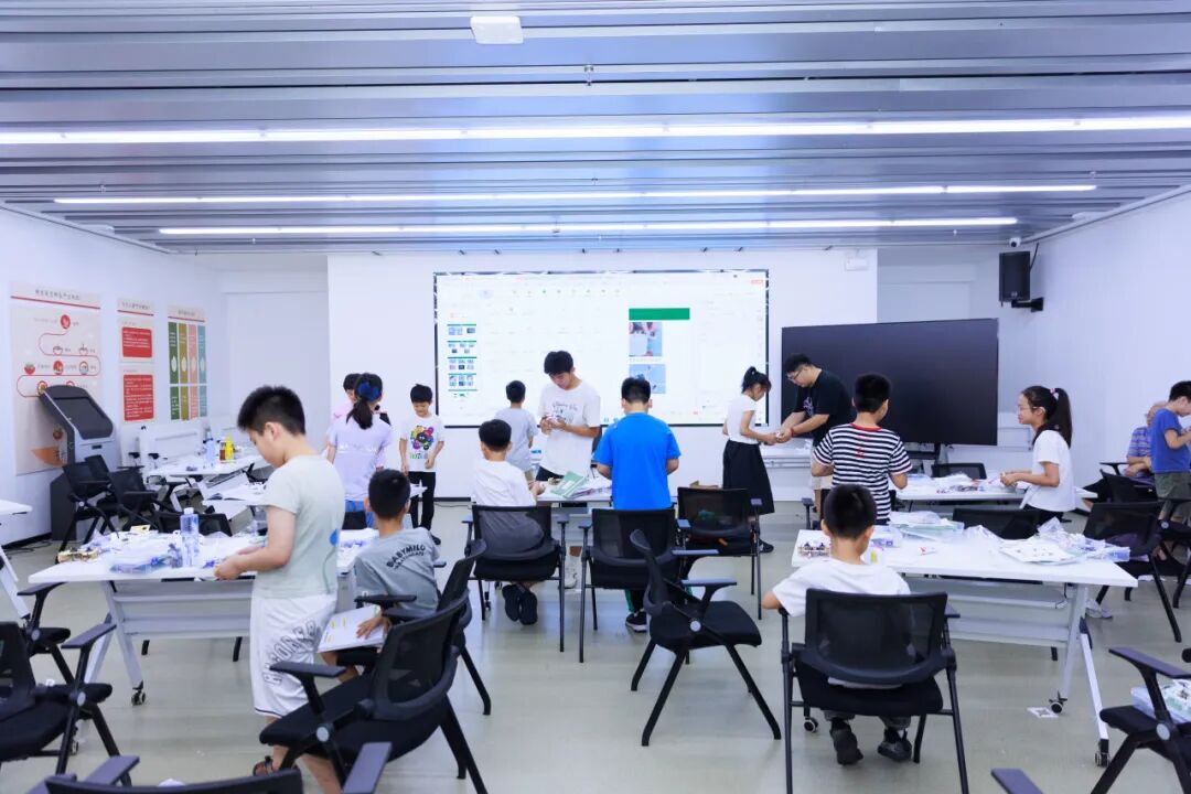The Hardcore Challenge of Young Engineers! Xietu Youth Unlocks New Skills in DIY Drone Making, Illuminating Their Technological Dreams