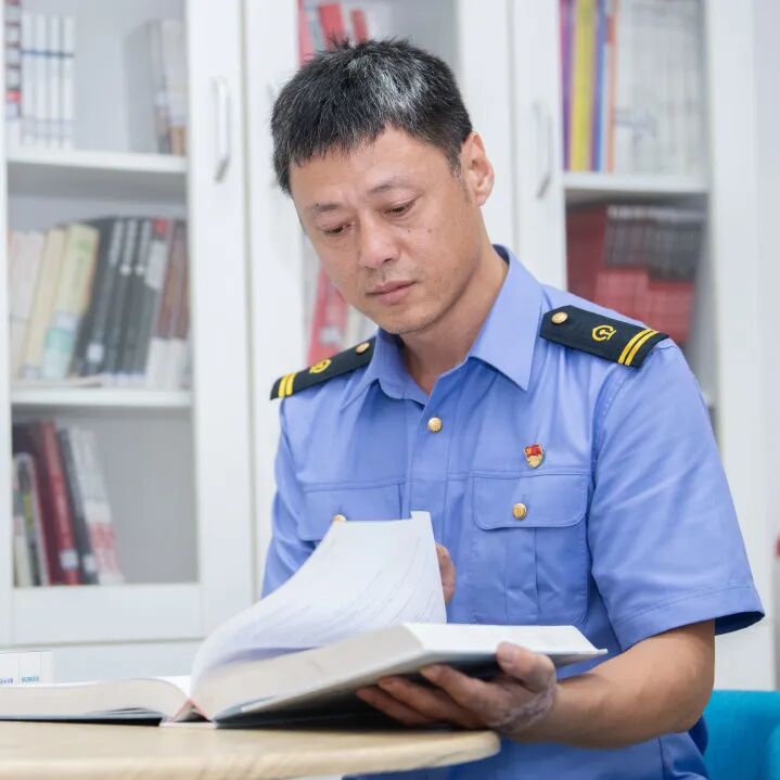 Role Model of the New Era: Wang Yong - A Brilliant Life on the Circuit Board