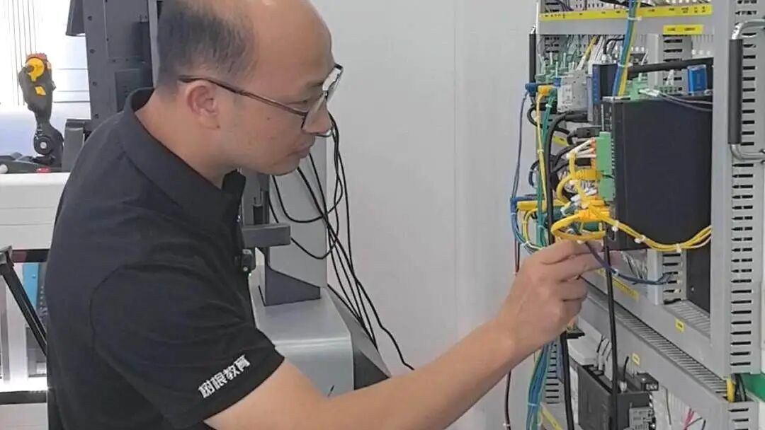 Training Robots and Riding the Wave of Industrial Internet: How They Master Skills