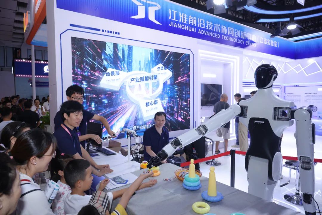 The First Fully Self-Developed Rope-Driven Robot in Anhui Debuts