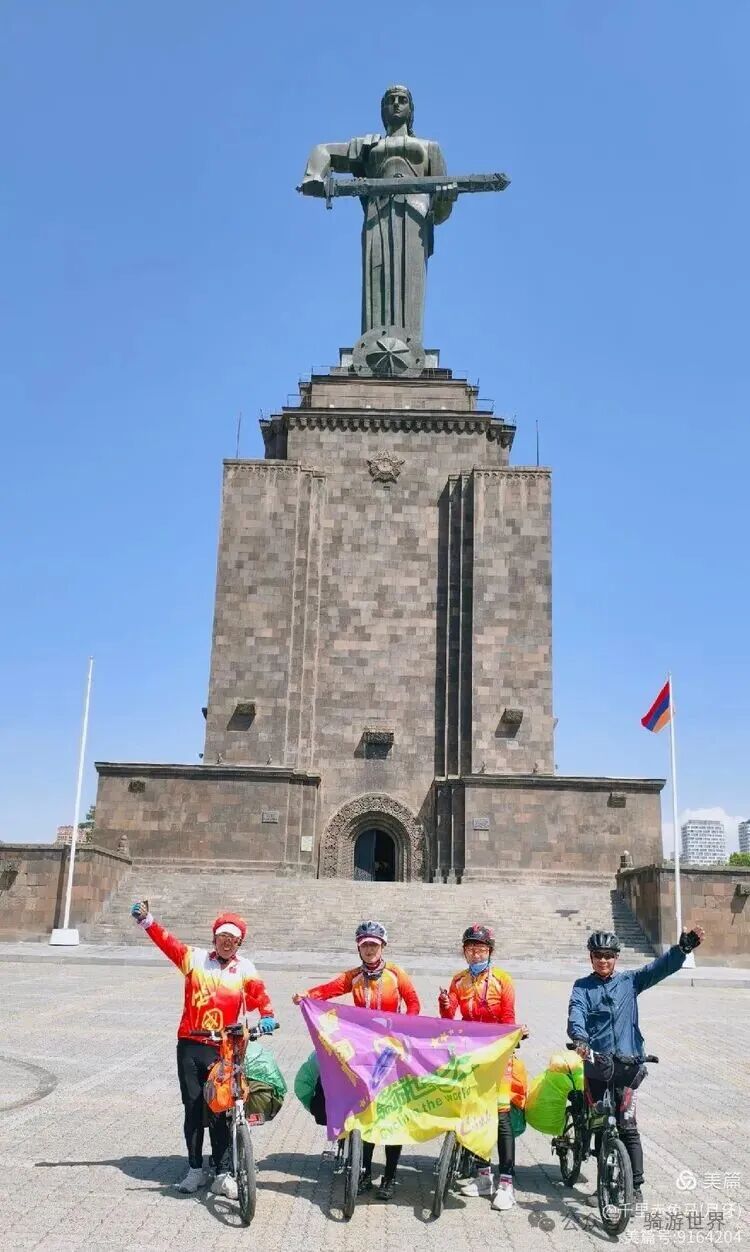 A Return Customer After Eating Fish; Cycling from 11°C to 38°C to Yerevan (Days 19-20 of Cycling in the Caucasus + Turkey)
