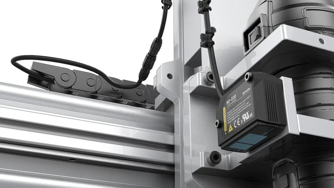 BD Series Laser Displacement Sensors (Retroreflective Type): Stable Measurement of Mirror or Transparent Materials