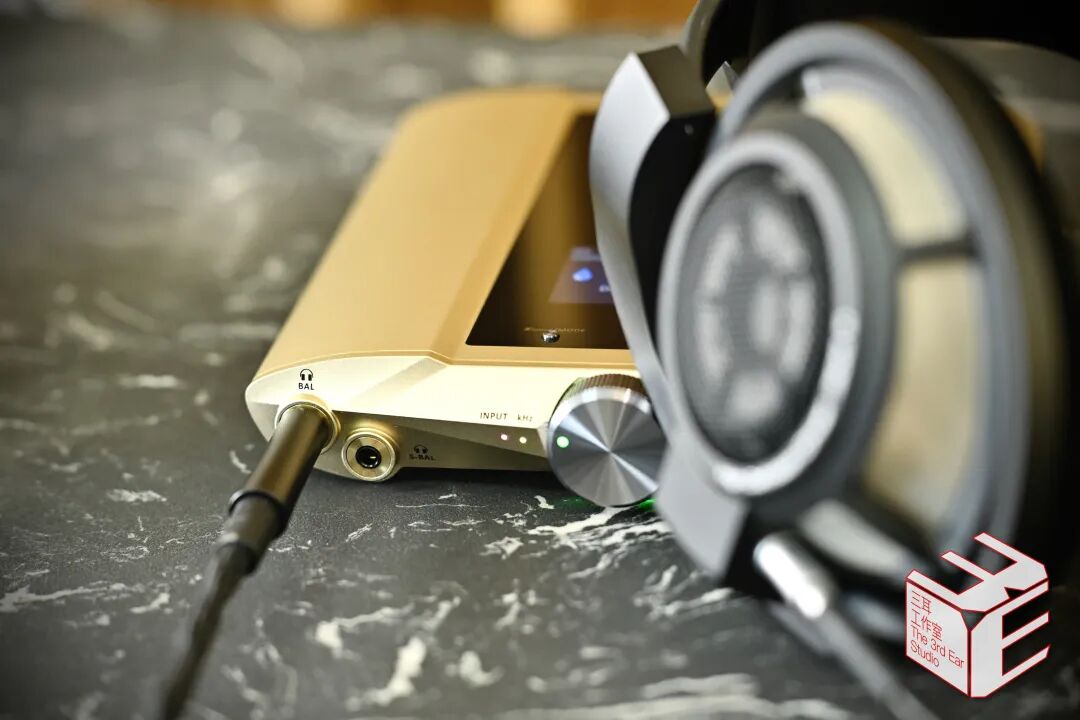 Strange yet 'Unique': Portable High-Performance DAC/Headphone Amplifier iFi Valkyrie