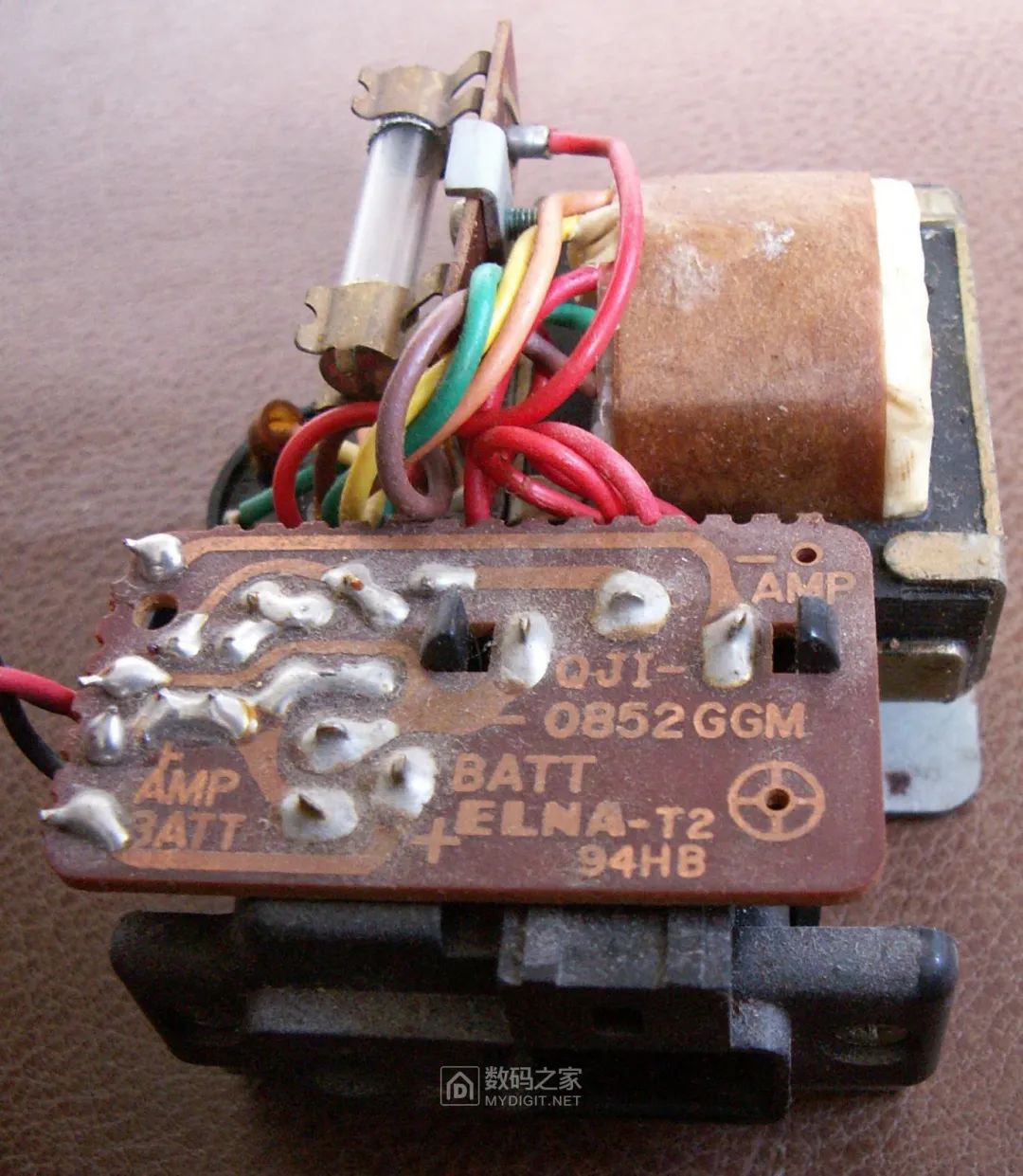 Disassembling a 50-Year-Old Panasonic Tape Recorder: Circuit Board Details Worth Seeing
