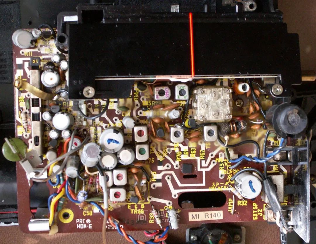 Disassembling a 50-Year-Old Panasonic Tape Recorder: Circuit Board Details Worth Seeing
