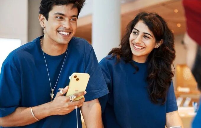 Apple's Internal Testing of AI Chatbot Asa to Enhance iPhone Sales Skills for Retail Employees