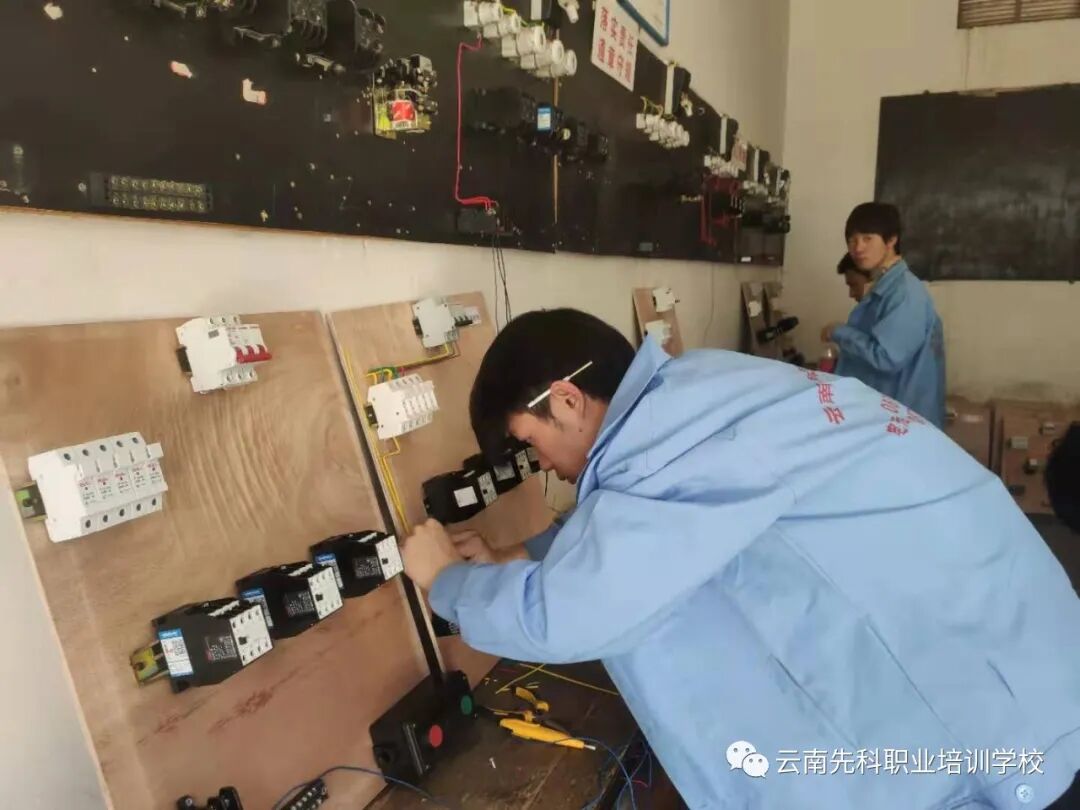 Electrical Engineering Class Student Circuit Board Production Internship