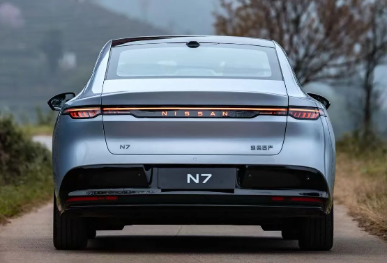 Nissan C-Class Electric Vehicle Starts at 119,900 Yuan, Competing with Xiaomi SU7, Features Frameless Doors and Snapdragon 8295 Chip, Selling 10,138 Units in One Hour