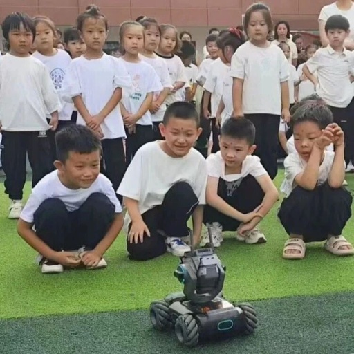 Technology Empowers Tradition: 'Robot' Guests Shine at the Calligraphy Ceremony of Dongma Primary School in Mancheng District
