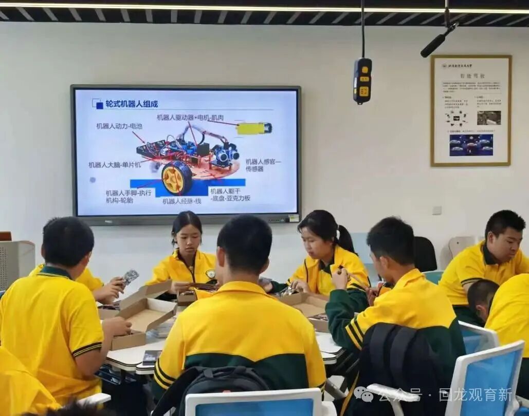 First-Year AI Exploration Team Visits Beihang University Engineering Practice and Innovation Center for "Exploring Artificial Intelligence"