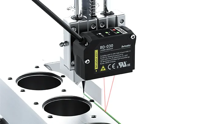 BD Series Laser Displacement Sensors (Retroreflective Type): Stable Measurement of Mirror or Transparent Materials