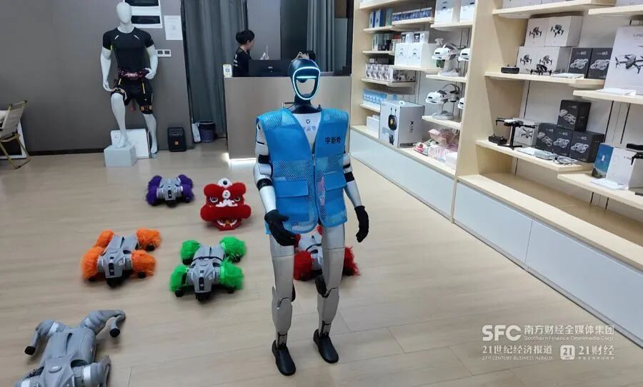 International Customers Flood into Guangdong's Robot Supermarket