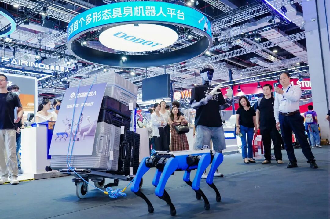 From Robotic Arms to Humanoid Robots: How Yujian Constructs a Leading Embodied Intelligence Infrastructure with a Multi-Modal Full-Stack Product Line