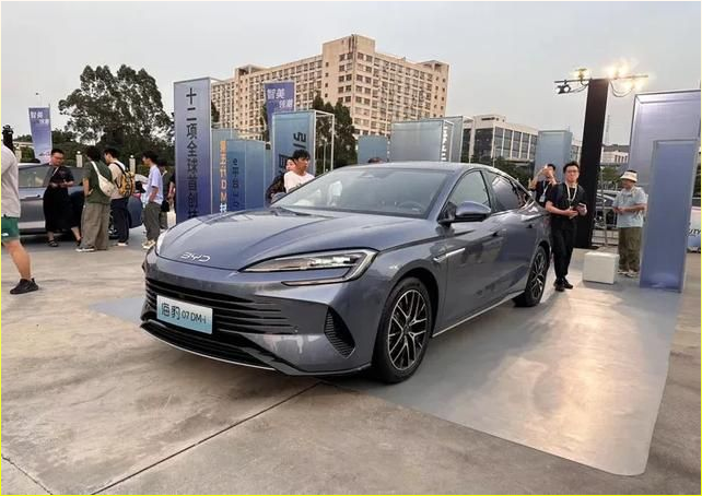 BYD's Powerful New Model Debuts! 1102 Horsepower C-Class Car with Double Wishbone Suspension and Lidar Starting at 219,800 Yuan!