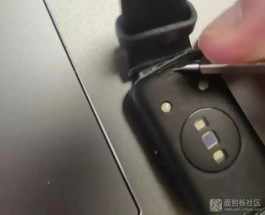 Disassembling the Huawei Band: Exploring the Main Control Chip