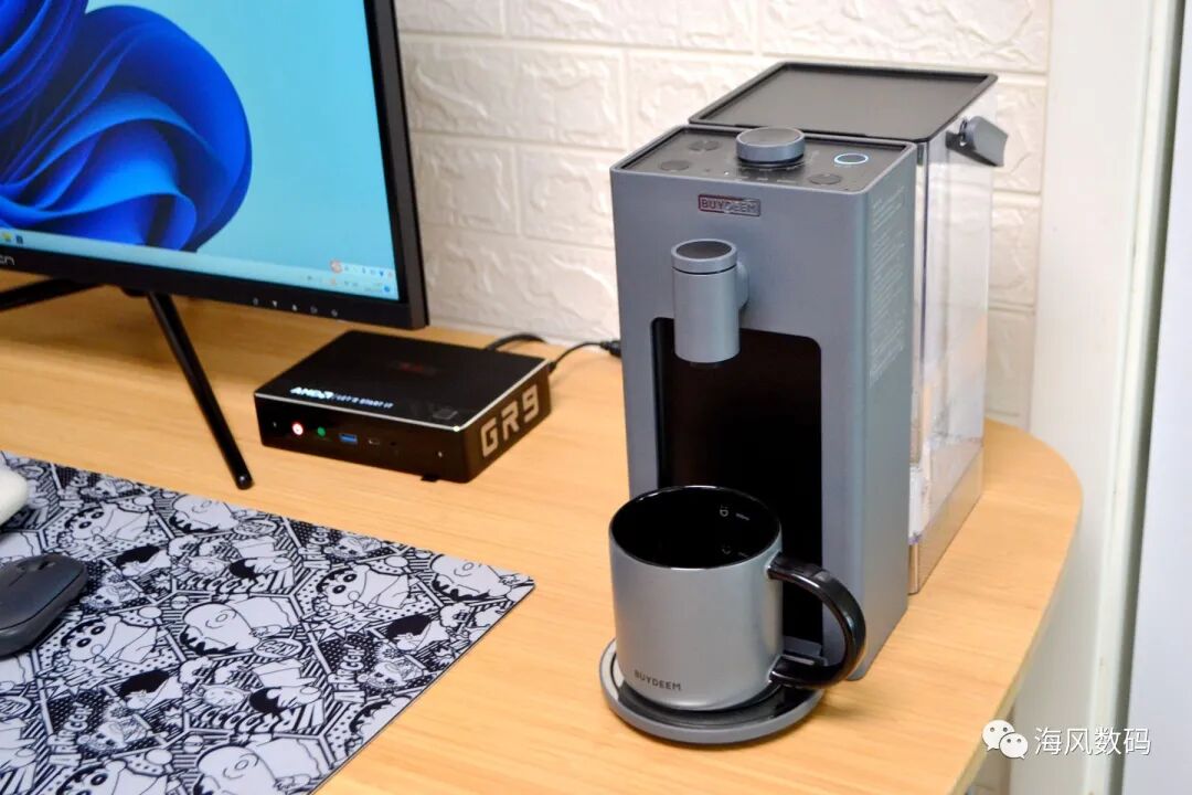 Transforming My Workspace with a Mini Host and a Water Dispenser for a Minimalist Desk